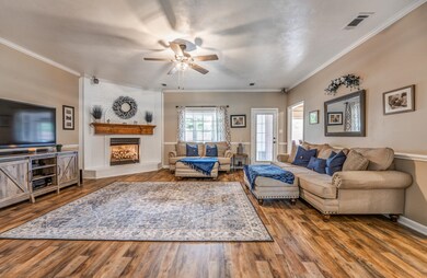 Living room with hardwood / wood-style flooring, o