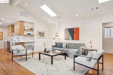 3018 Mabel St, Berkeley, CA 94702 - photo 5