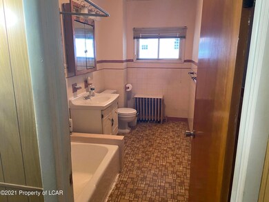 726 E Broad St, Tamaqua, PA 18252 - photo 6