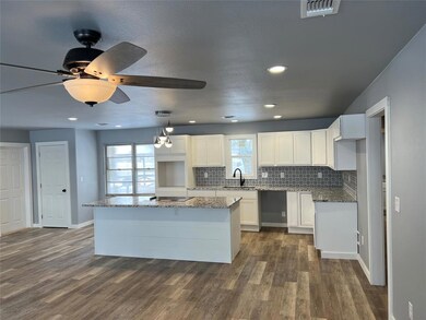 1340 W 10th St, Bonham, TX 75418 - photo 4