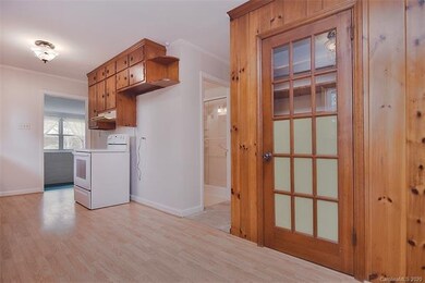Kitchen w/ Pantry