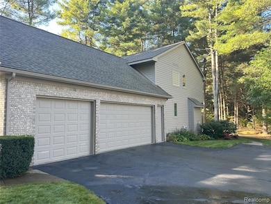 9112 Roger Scott Trail, Brighton, MI 48116 - photo 5