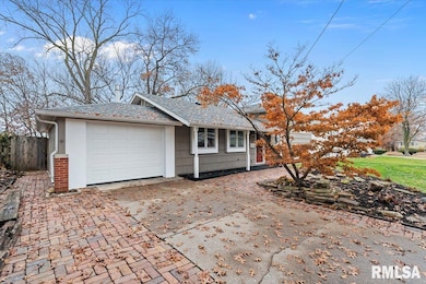 1520 Parklane Dr, Bettendorf, IA 52722 - photo 2