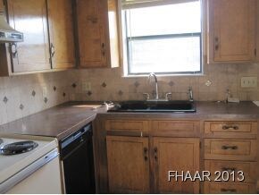 205 Horseshoe Dr unit B, Copperas Cove, TX 76522 - photo 2