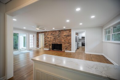 724 W Rollingwood Dr