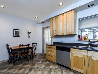 Eat-In-Kitchen