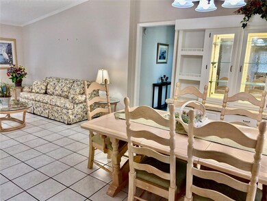 Living Rm/Dining Rm Combination.