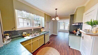 Kitchen with lots of cabinets