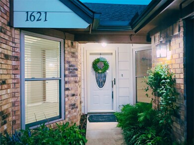 1621 Autumn Chase Square, Bedford, TX 76022 - photo 2