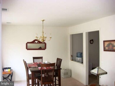 8202 Catbird Cir unit 201, Lorton, VA 22079 - photo 7