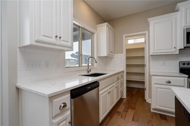 4411 SW Amethyst Dr, Lee's Summit, MO 64082 - photo 3