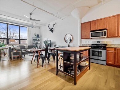 1-web-or-mls-1701 NE Madison St #209-0001