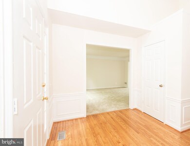 2863 Chevoit Hill Ct, Woodbridge, VA 22191 - photo 4