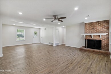 06-6695 Forestgate Rd-6