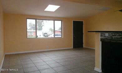 LIVING ROOM 5