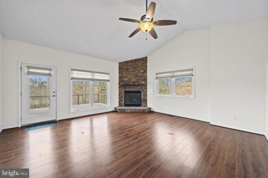 26476 Daniels Point Dr, Unionville, VA 22567 - photo 6