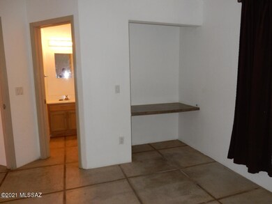 Bedroom & built in desk