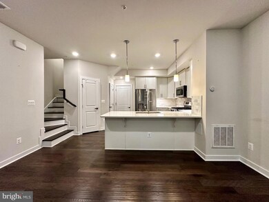 13246 Lake Woodland Way unit 5A, Herndon, VA 20171 - photo 7