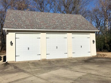 3 car detached garage