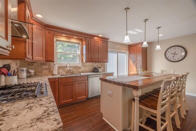 Fully equipped kitchen with custom 42 in cabinets,