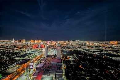 Balcony with jacuzzi overlooking the Las Vegas Str