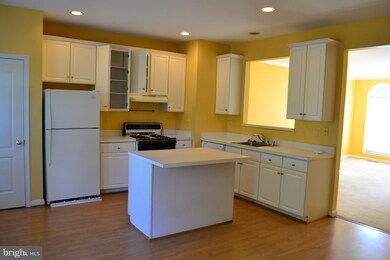 8107 Old Pohick Ct, Lorton, VA 22079 - photo 7