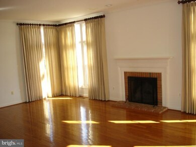 16523 Harbour Town Dr, Silver Spring, MD 20905 - photo 7