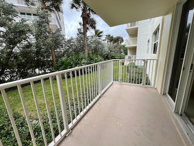 Le Chateau Royal unit 1080, Palm Beach, FL 33480 - photo 4
