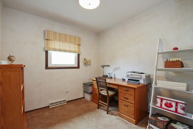 123 N Frolic Ave, Waukegan, IL 60085 - photo 5