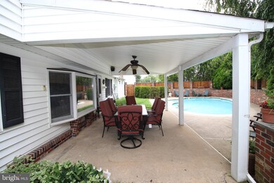 941 Woodbourne Dr, Southampton, PA 18966 - photo 6