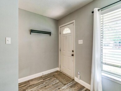 864 W Redbud Dr, Hurst, TX 76053 - photo 4