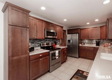 2118 Olympia Dr, Bettendorf, IA 52722 - photo 5