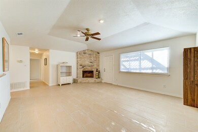 3418 Garden Grove Dr, Houston, TX 77066 - photo 6