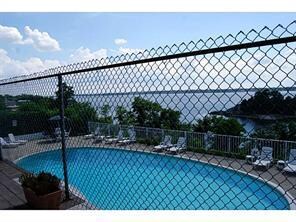 Swimming Pool/Hot Tub/Sauna.