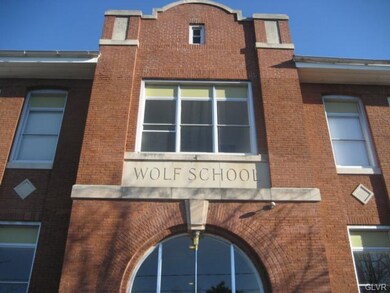 215 E High St unit E, Hellertown, PA 18055 - photo 2