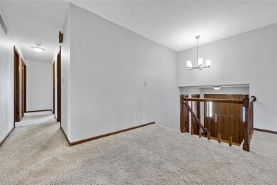 2218 29th St SW, Cedar Rapids, IA 52404 - photo 4