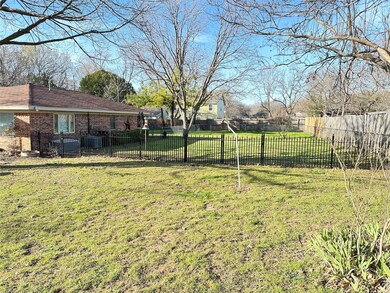 1009 W Florence St, Denison, TX 75020 - photo 2
