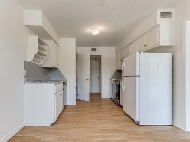 1813 E Lindsey St unit 4, Norman, OK 73071 - photo 6