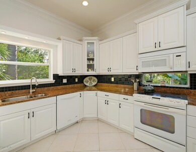 plenty of Cabinets