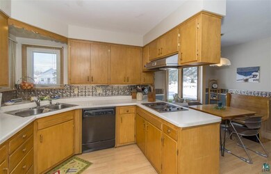 Dishwasher, Baseboard heat, Ornate back splash, Wo