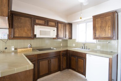 760 Carmelita St, Porterville, CA 93257 - photo 7