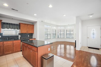 305 Egrets Landing, Carmel Hamlet, NY 10512 - photo 4