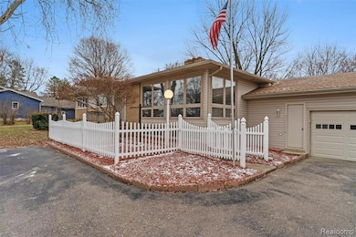 6079 Lennon Rd, Swartz Creek, MI 48473 - photo 3