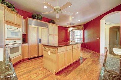 Kitchen_Dining (2 of 7).jpg