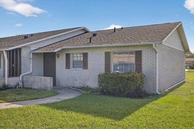 9525 Fieldview Cir unit C, Thonotosassa, FL 33592 - photo 2