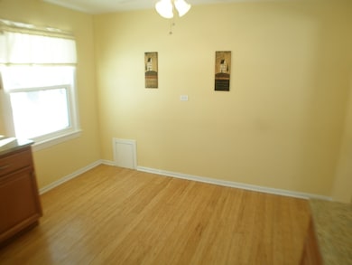 423 Byron Ct, Wheaton, IL 60187 - photo 2