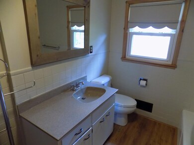 906 Reid St, Lakefield, MN 56150 - photo 6