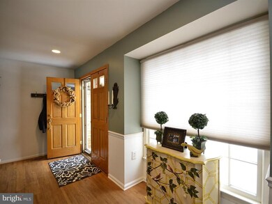 9425 Copenhaver Dr, Potomac, MD 20854 - photo 2