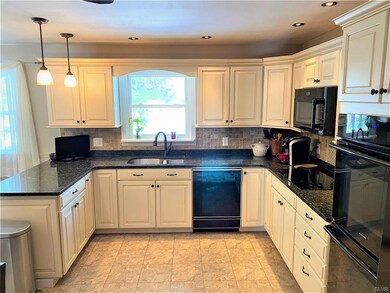 1415 Thomas Dr, Coplay, PA 18037 - photo 3