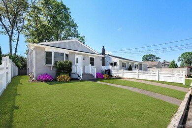 792 Glendale Rd, West Babylon, NY 11704 - photo 3